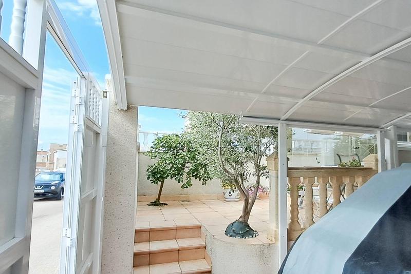 Foto 71ea87ba-9e22-4978-a678-2da39d10fa24. Maison avec parking piscine dans Aguas Nuevas Torrevieja