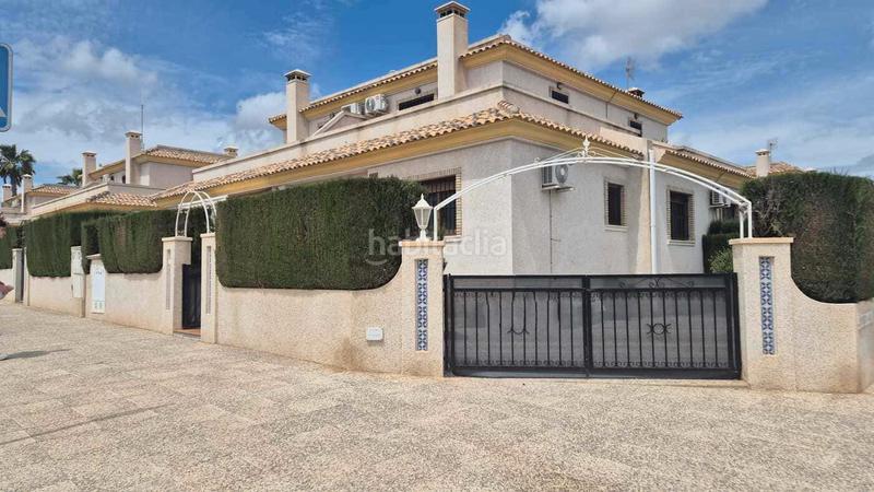 Foto 1e678500-8543-4bac-82d2-542178288723. Casa bifamiliare con parcheggio in Los Almendros Orihuela