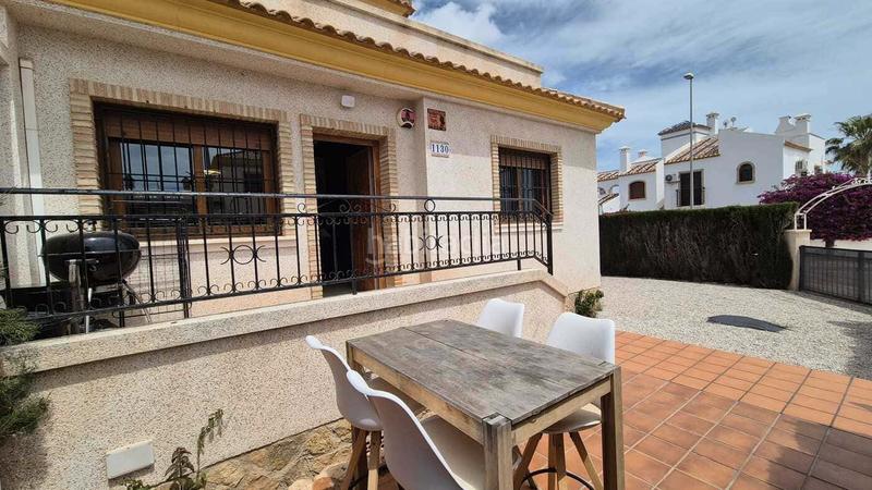 Foto 395d3e41-b82a-41eb-ab96-fb48448355ee. Casa pareada en Los Almendros Orihuela