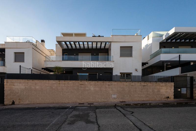 Foto b3f9a60d-595a-42c7-b239-87e7fa67ad6f. Chalet avec parking piscine dans Los Almendros Orihuela