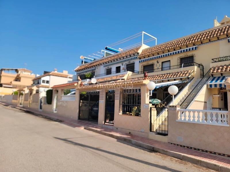 Foto bfc87335-4d5e-4832-a695-264e6ea25863. Casa amb piscina a Zona los Frutales Torrevieja