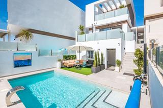 Semi detached house in Calle Madame Butterfly