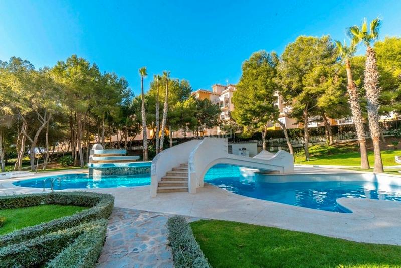 Foto 885d7a98-85f9-44c2-8ac0-944e5967f3c3. Apartament amb aparcament piscina a Campoamor Orihuela