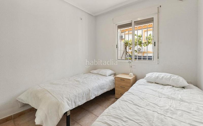 Foto c394a95f-b69b-4a58-bc59-cd30a462bc46. Piano terra con parcheggio piscina in Parque Acuático - Sector 25 Torrevieja