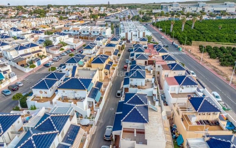 Foto af472dec-8cf1-4f19-b55e-4ea32ad5e1f1. Maison jumelée avec parking piscine dans Los Balcones-Los Altos Torrevieja