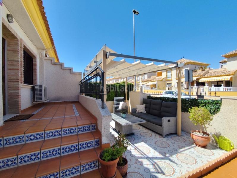 Foto eb4ac31c-b949-4e85-9dc8-d704063cf637. Casa adossada amb xemeneia aparcament piscina a Los Almendros Orihuela