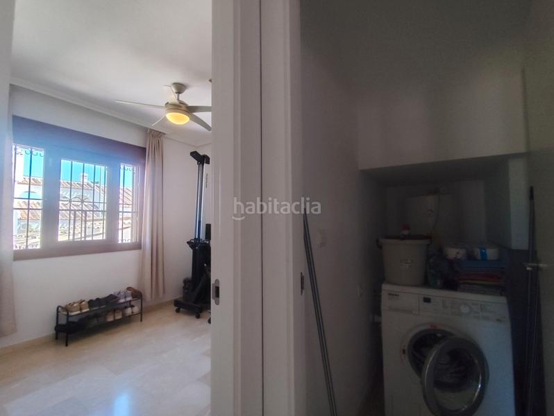 Foto f8c901a3-85ce-456c-8b84-e93e6cb34940. Casa adossada amb xemeneia aparcament piscina a Los Almendros Orihuela