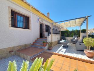 Semi detached house  Calle la boheme