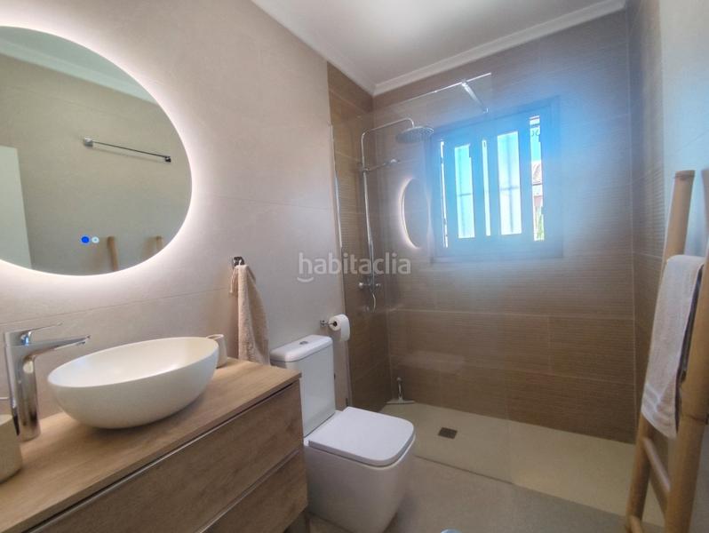 Foto 5dfa26f8-c25d-4f5e-92b6-d3025db22e85. Semi detached house with fireplace parking pool in Orihuela