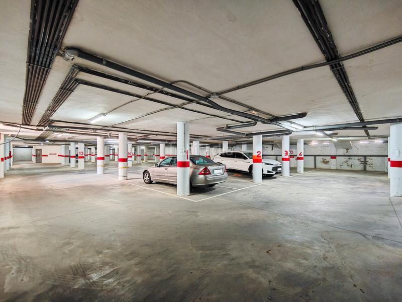 Foto 2b9a4d58-8b72-4b1c-b9b3-84e4e67219cd. Car parking in Zona Playa de los Locos Torrevieja