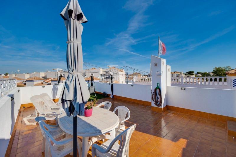 Foto 3ca3a3d6-c086-4c51-b4b9-743ae53fcf96. Casa con piscina in La Florida Orihuela