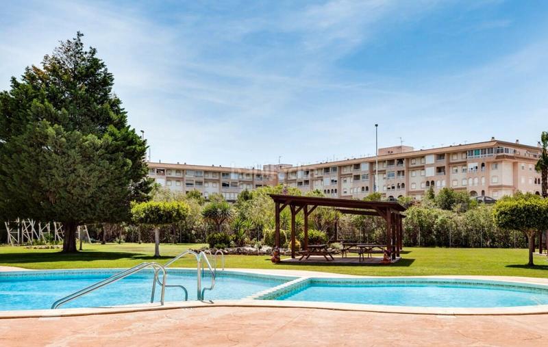 Foto 504e66ef-5ade-4ce3-9280-28b028092309. Attique avec piscine dans Zona Carrefour - Urbanizaciones Torrevieja