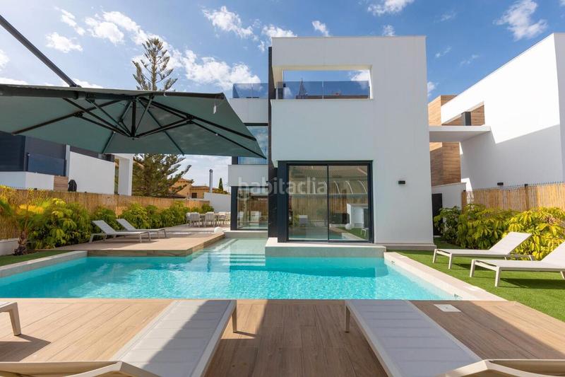 Foto c632c11f-9a75-4b8f-a7d5-406620a40deb. Casa con parcheggio piscina in Zona Carrefour - Urbanizaciones Torrevieja