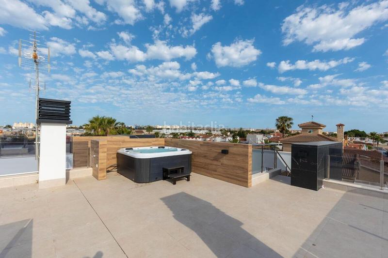 Foto f92f7d3a-1586-401d-b478-4576035e4c5d. Casa con parcheggio piscina in Zona Carrefour - Urbanizaciones Torrevieja