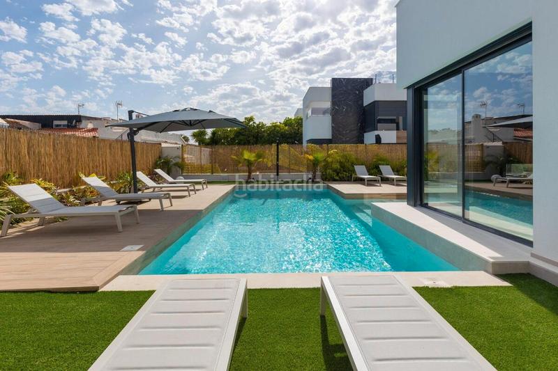 Foto aed15b22-0610-494f-a22c-409585af37a2. House with parking pool in Zona Carrefour - Urbanizaciones Torrevieja