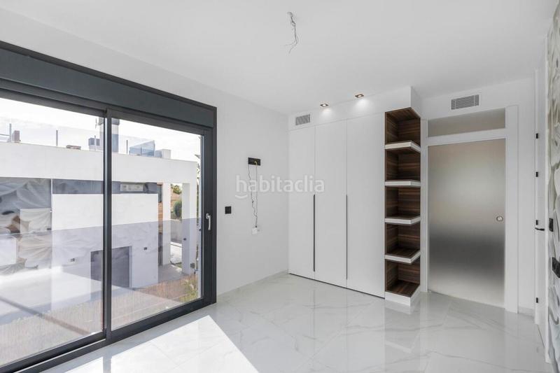 Foto f2319bc3-cdd9-4801-b5c1-2a08d9e9260b. House with parking pool in Zona Carrefour - Urbanizaciones Torrevieja