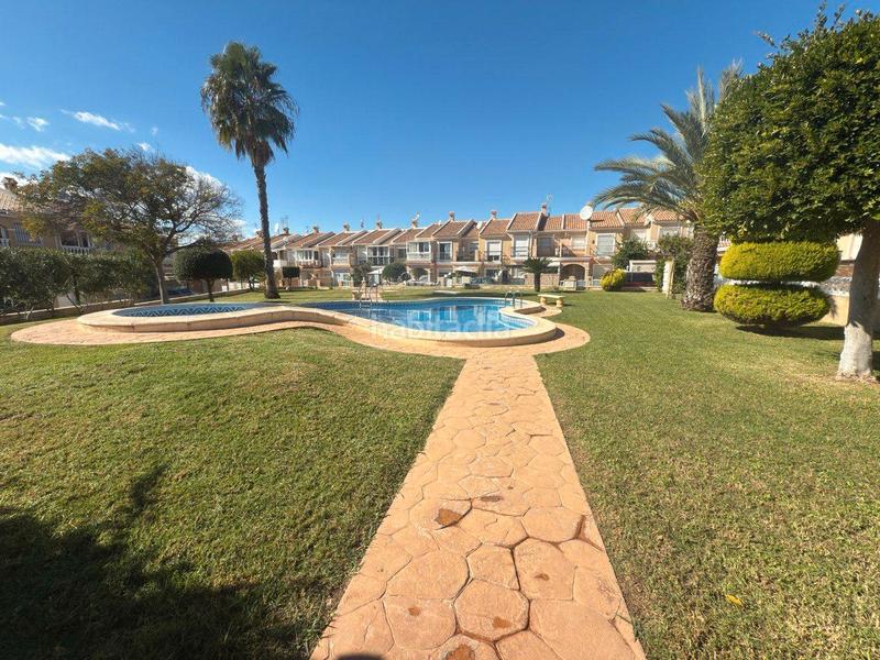 Foto 9d4bbf18-b496-4bdd-a34e-d53c1abb8830. Casa bifamiliare con piscina in Aguas Nuevas Torrevieja