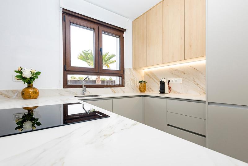 Foto f53bd1cc-a324-44ad-9204-9803fd68c61b. Casa aparellada amb aparcament piscina a Desamparados - Hurchillo - Torremendo Orihuela