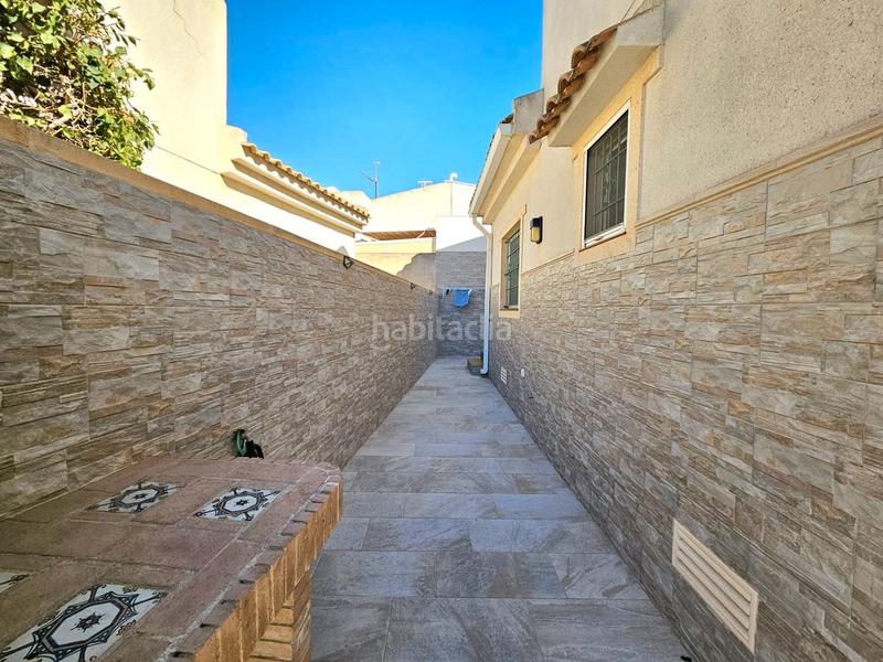 Foto 4ea4a5d5-0c3e-4a2d-b696-42925c3a0e84. Casa adossada amb aparcament piscina a Aguas Nuevas Torrevieja