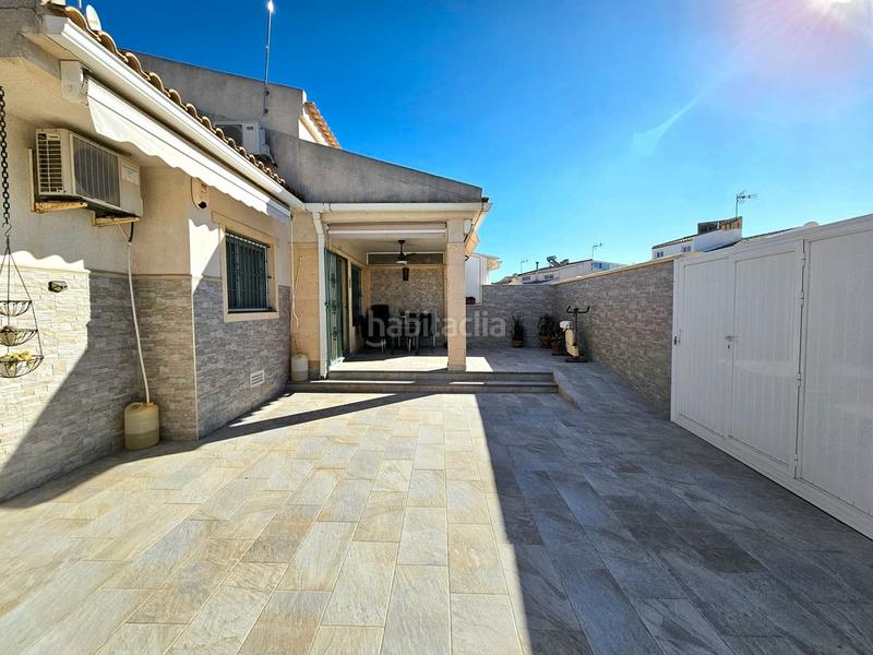 Foto b40b9356-ecb7-432a-b26e-a5369f6c1f61. Casa adossada amb aparcament piscina a Aguas Nuevas Torrevieja