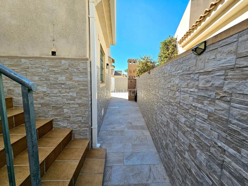 Foto bde129b1-d4a9-45f8-a607-39f9e3857443. Casa adossada amb aparcament piscina a Aguas Nuevas Torrevieja