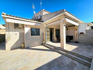 Semi detached house in Calle Dulcinea