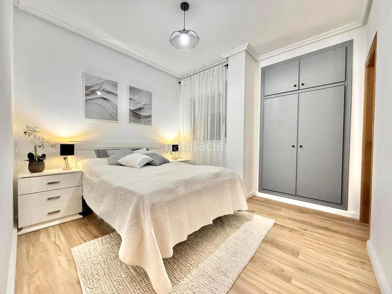 Foto c42d1723-1d66-4732-9f3d-7780cd700e21. Penthouse in Zona Playa de los Locos Torrevieja