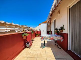 Dachwohnung in Antonio Machado. Se vende soleado aacutetico orientado al suroeste en torrevieja.