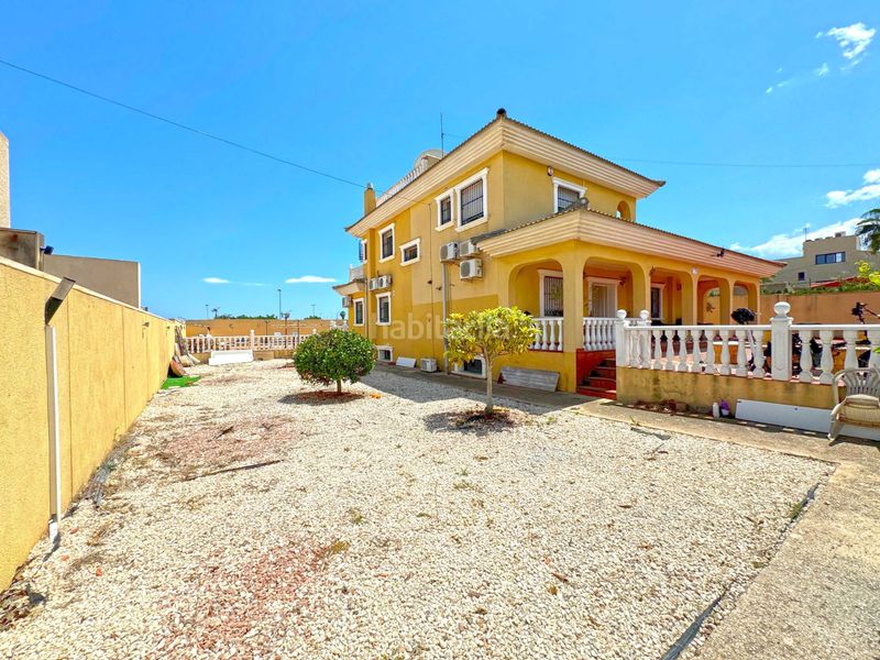 Foto 473a2f06-cb1e-4afe-9259-0fa1eb5c0d0f. Chalet avec parking piscine dans Los Balcones-Los Altos Torrevieja