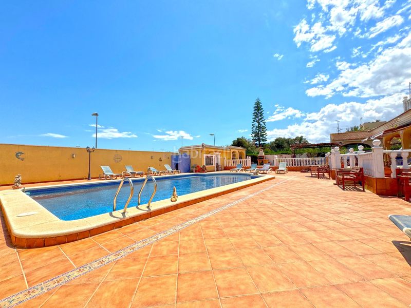 Foto 6d1f60c4-5dcc-41d9-9b2a-868683d3b218. Chalet avec parking piscine dans Los Balcones-Los Altos Torrevieja