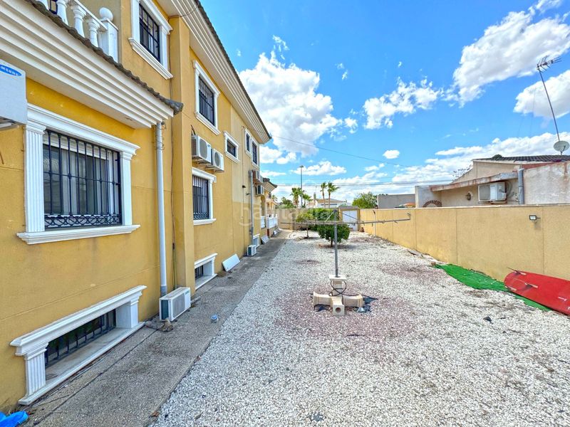 Foto a67d0b43-d4b1-4a80-be77-b788bc530525. Chalet avec parking piscine dans Los Balcones-Los Altos Torrevieja