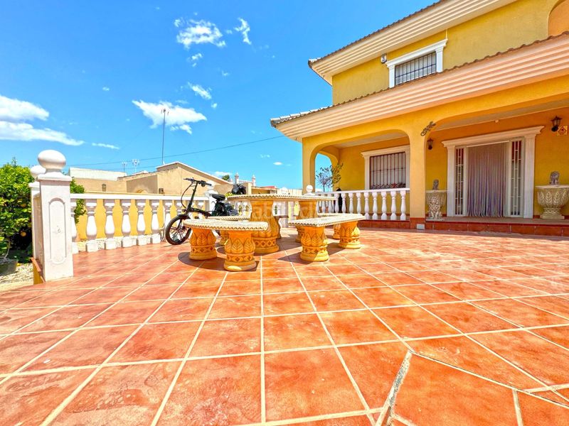 Foto d3f0fed4-d558-48fb-b2e3-68fb6cfd0d2a. Chalet avec parking piscine dans Los Balcones-Los Altos Torrevieja