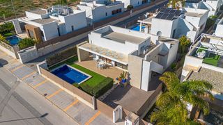 Chalet in Desamparados - Hurchillo - Torremendo. Villa de lujo de 3 dormitorios orientada al sur con vistas abier