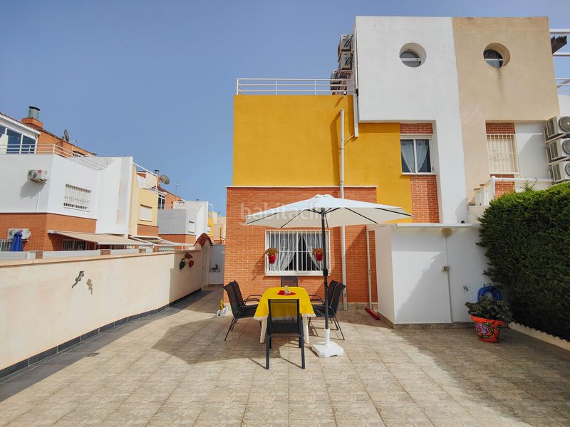 Foto a4a78bab-5554-47c4-9699-e38df2919432. Casa adossada amb aparcament piscina a Los Balcones y los Altos Orihuela
