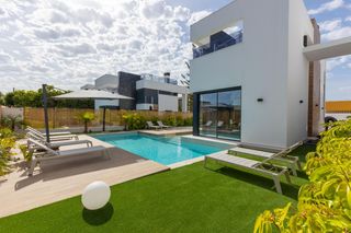 Chalet in Zona Carrefour - Urbanizaciones. Iquestbuscas una casa que lo tenga todo? bienvenido a esta impre