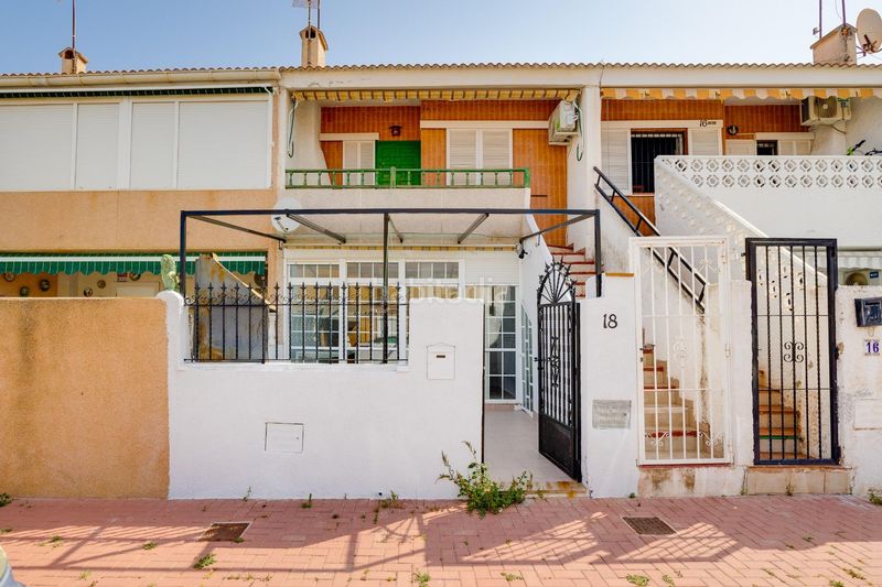 Foto fbc42fcb-08f2-4a15-bb54-bfee9e664aba. Planta baixa a Playa de los Náufragos Torrevieja