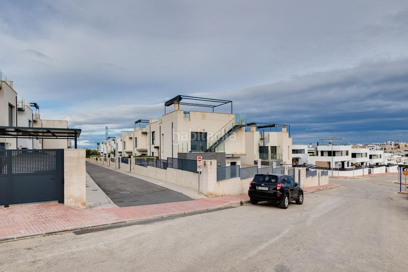 Foto b79b027a-83d6-45e9-95b3-d8583591ed83. Xalet a Los Almendros Orihuela