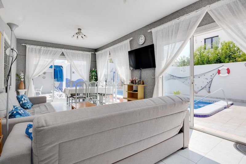 Foto b8dbae43-4e4c-49e7-964d-81d260a7cb3d. Xalet amb aparcament a La Regia Orihuela