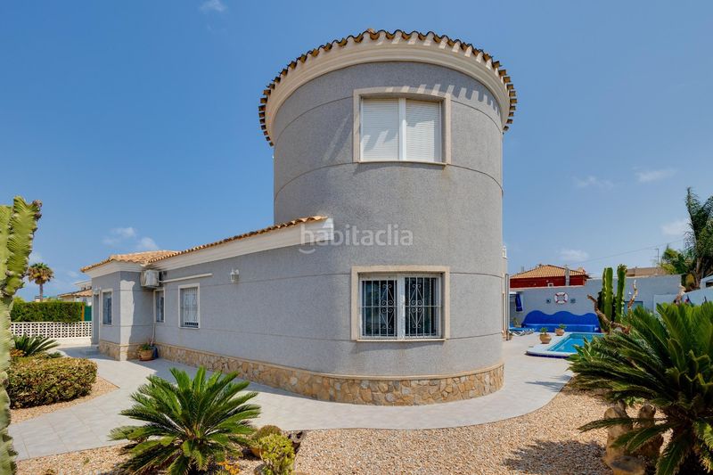 Foto bc6685b1-6f36-41d7-989b-5b2681f63d09. Xalet amb aparcament a La Regia Orihuela