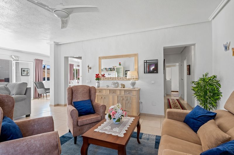 Foto 34f40ce9-6e08-4a34-842c-7638a91b7868. Xalet amb piscina a Rojales