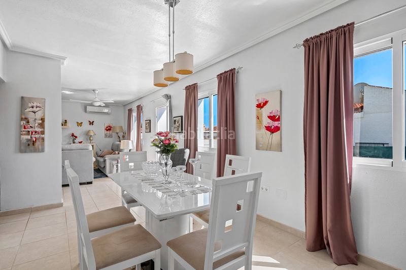 Foto f2289f36-e09e-4f83-aff9-4eacb5d36759. Xalet amb piscina a Rojales