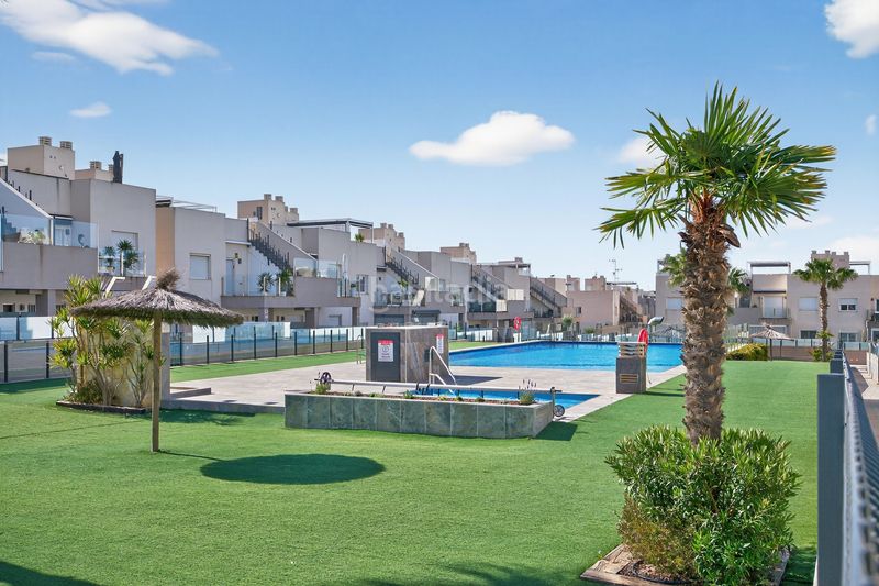 Foto 49d249da-47ea-4d48-9de6-6cae98e96b86. Planta baixa amb piscina a Parque Acuático - Sector 25 Torrevieja
