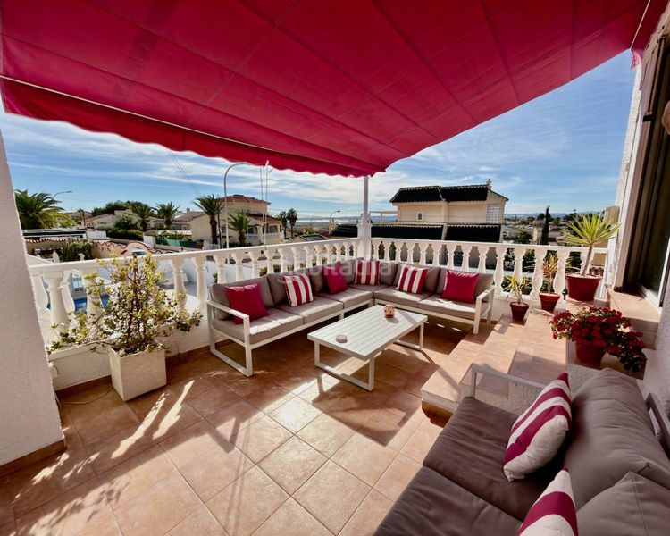 Foto 19064621-7bb3-4243-bdc0-0e28cffd7628. Xalet amb piscina a Rojales