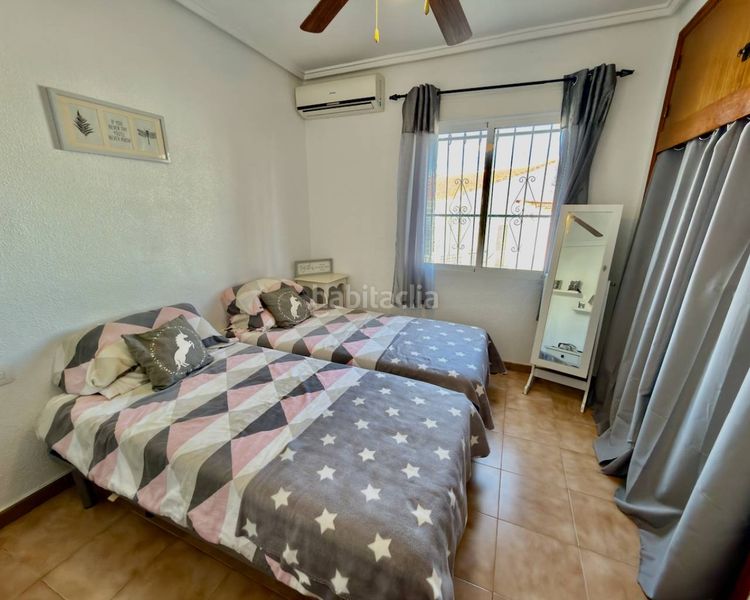 Foto 1917911c-f795-4d77-9f48-938c45f74dff. Xalet amb piscina a Rojales