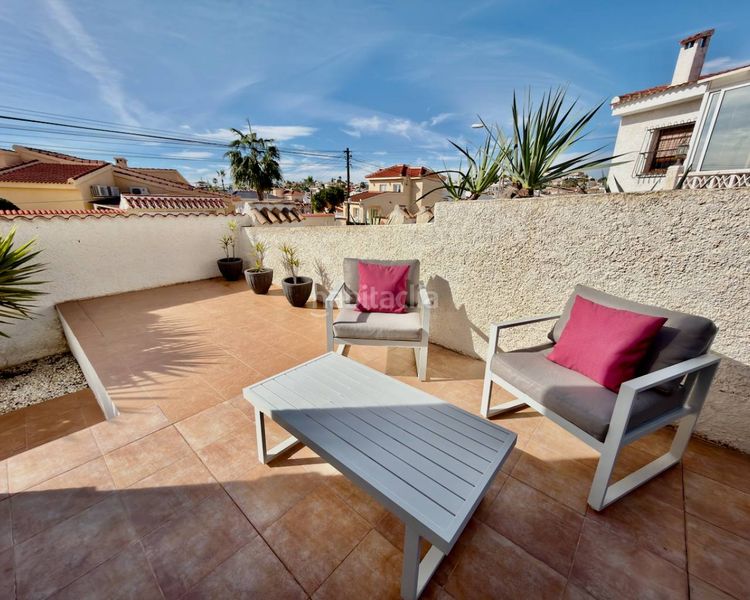 Foto 9012608c-6e03-4856-8c72-c6b7fc6d2355. Xalet amb piscina a Rojales