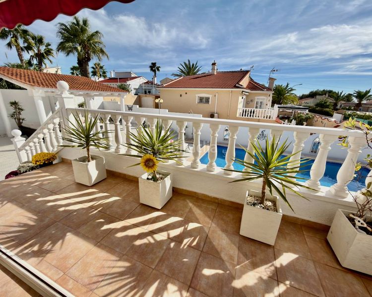 Foto abdcc638-a0bb-4df4-be0b-f60c1e8a43bc. Xalet amb piscina a Rojales