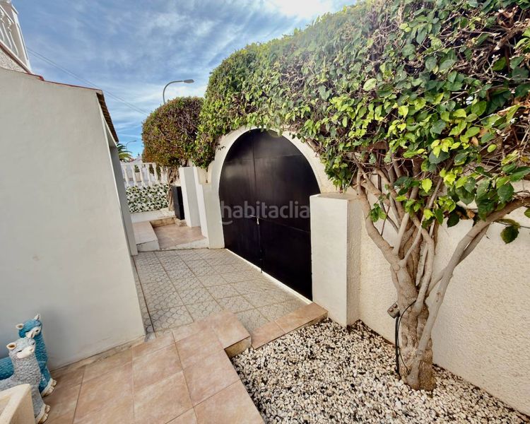 Foto c9271f56-7fe2-4182-8c76-dc488be798d8. Xalet amb piscina a Rojales