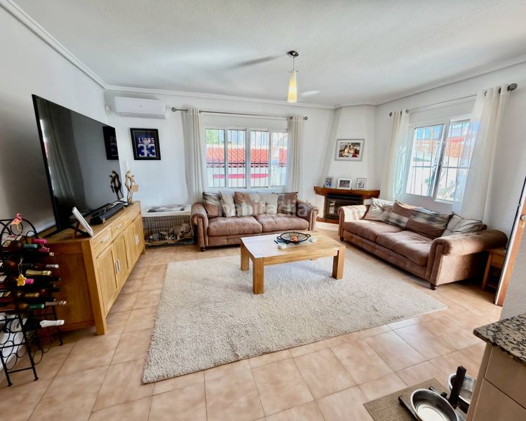 Foto da8da280-970d-4a60-abbe-d73ffc9becaf. Xalet amb piscina a Rojales