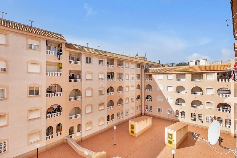 Foto 554d1336-7c8f-4aaa-8691-fbd1531cabdc. Apartament amb piscina a Antonio Machado Torrevieja
