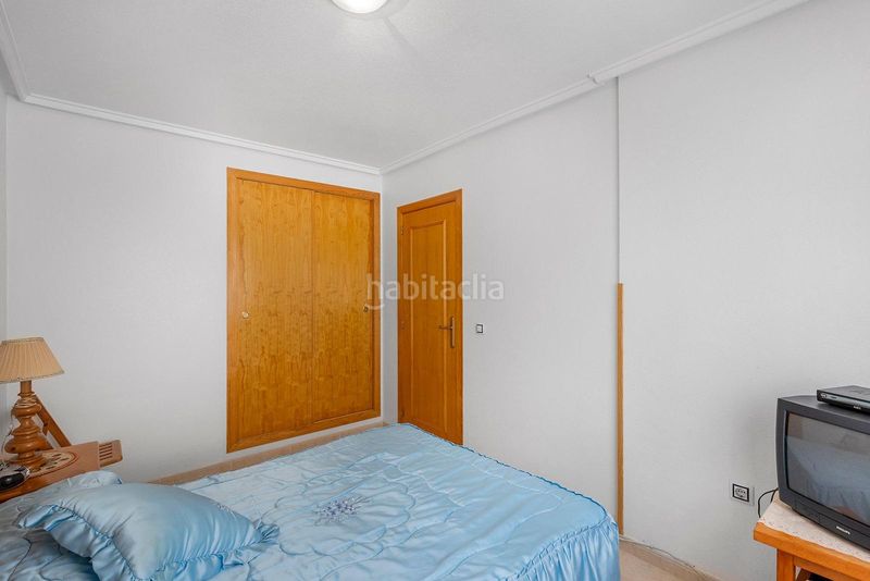 Foto c905aa5e-04fd-495f-ac4d-53509330f28a. Apartament amb piscina a Antonio Machado Torrevieja